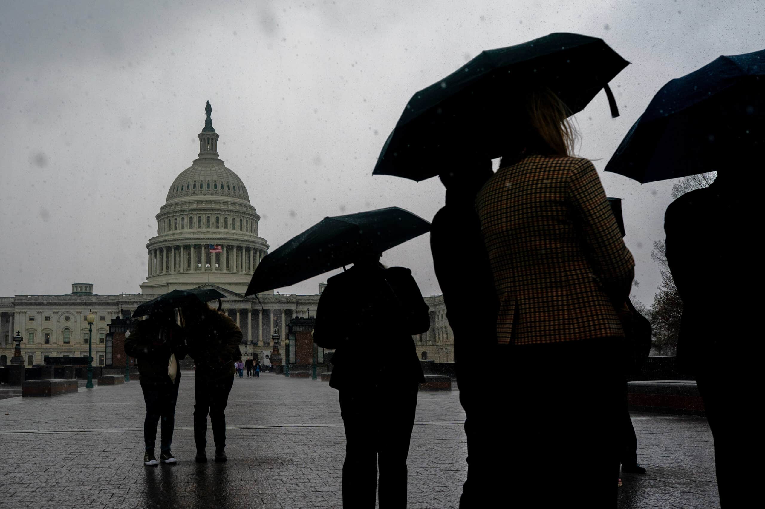 Extreme Weather Strikes US: 200M Americans Face Storms