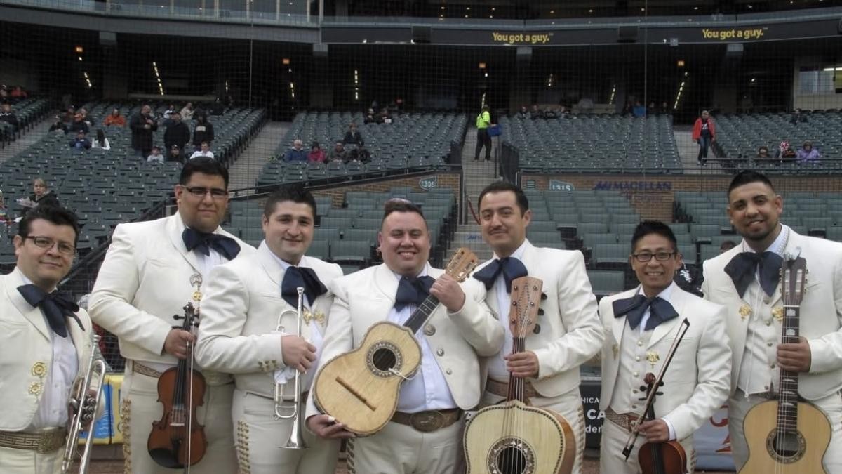 Mariachi Monumental lleva la cultura mexicana a la NFL en Lambeau Field