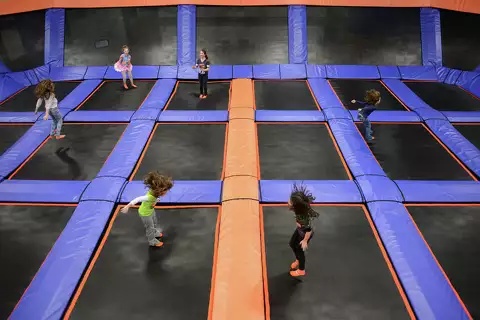 Sky Zone plans 29,000-square-foot trampoline park in Pearland!